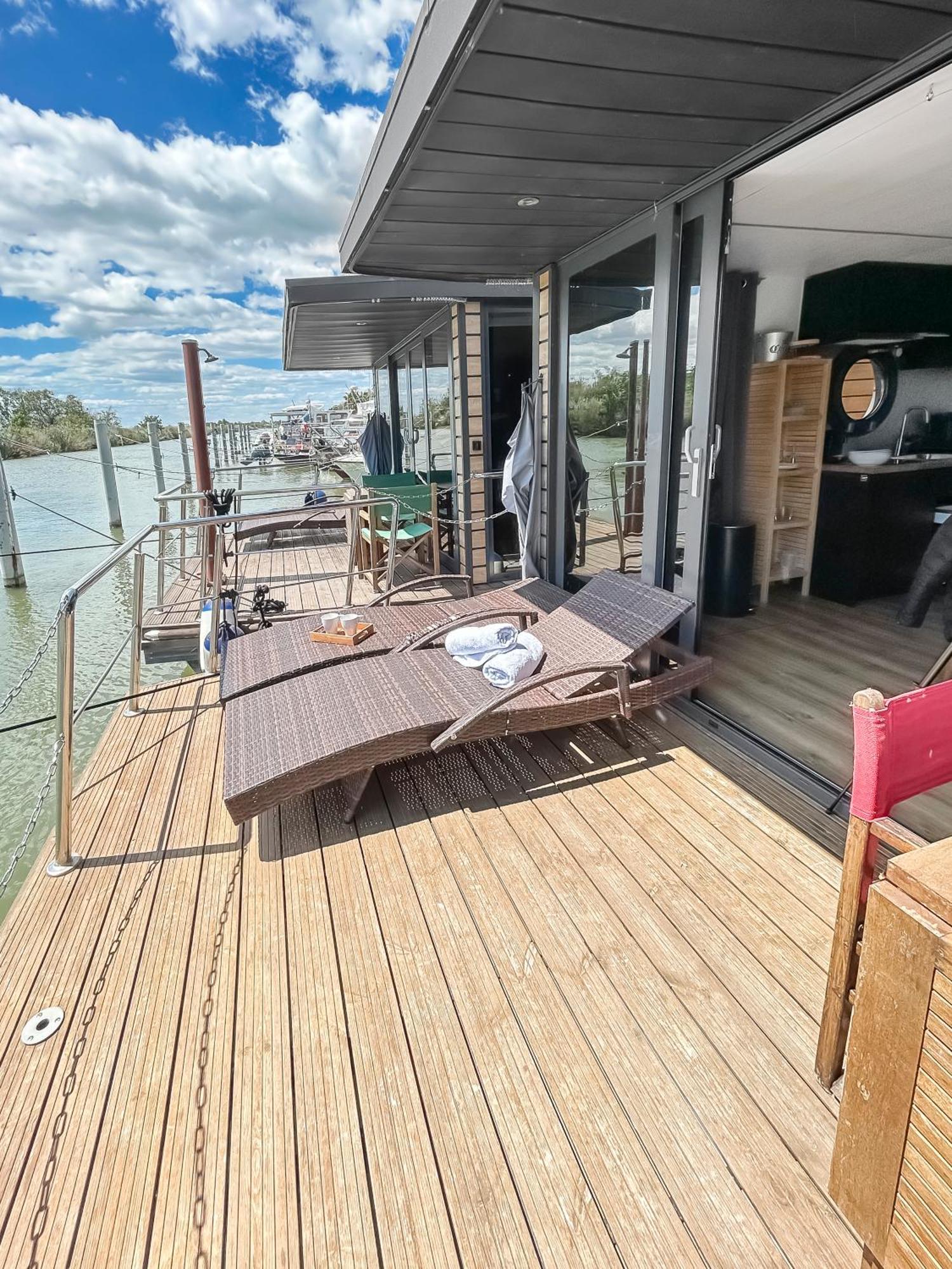 Sejour Unique Sur Un Bateau "Marius" Hotel Vauvert Kültér fotó